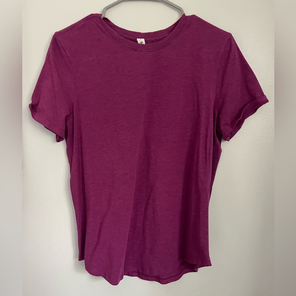 LULULEMON TEE